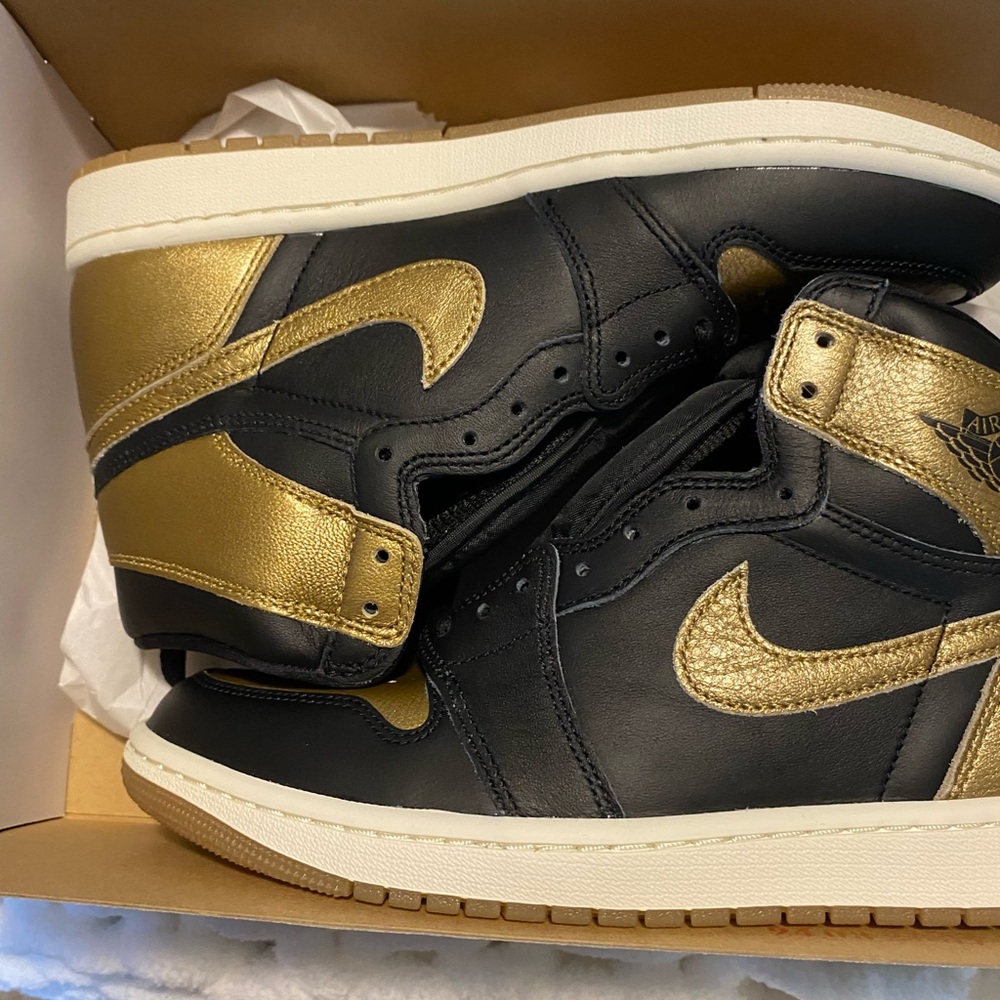 Nike Men's Black and Gold High-Top Sneakers - Picture 11 of 14